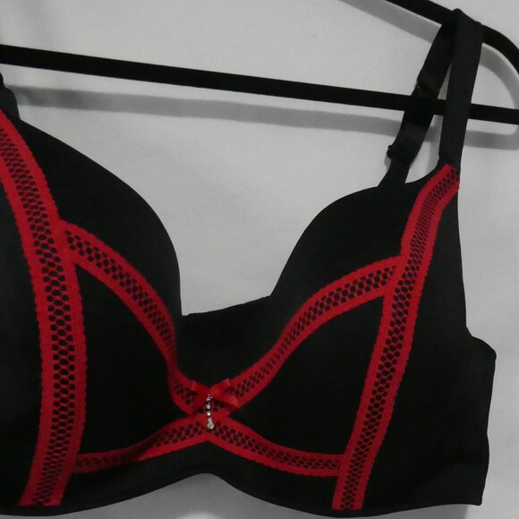 DEESSE LINGERIE | 40 DDD | Black Underwire Bra With Red Lace Accents - Picture 5 of 15